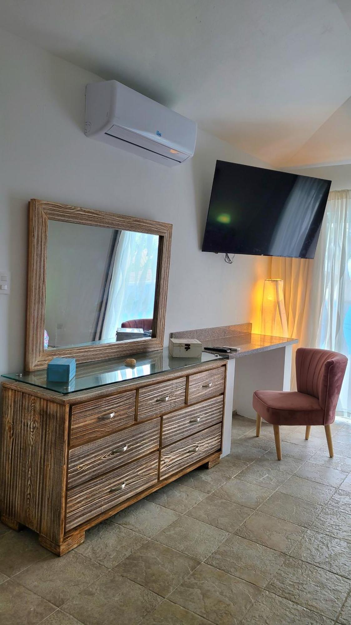 Triton Hotel Boutique & Restaurant กัวยากาเนส ภายนอก รูปภาพ